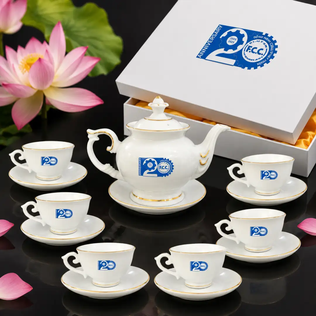 Bộ Ấm Chén Sứ Trắng Kèm Hộp & Túi Đựng Quà Kỷ Niệm